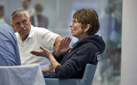 Cursus VvE's met Energie vrouw legt uit