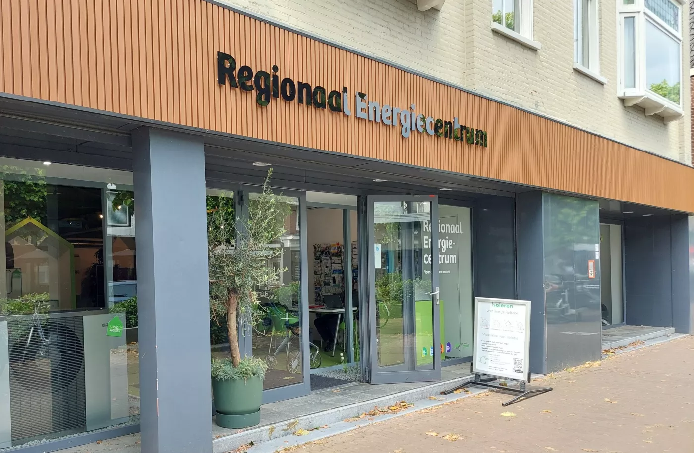 Buitenaanzicht van het Regionaal Energiecentrum in Zeist