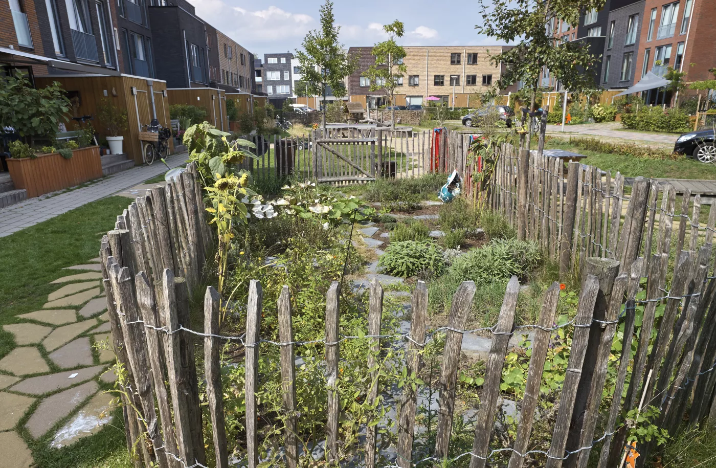 Hofje met tuin en energieneutrale woningen in Bunnik