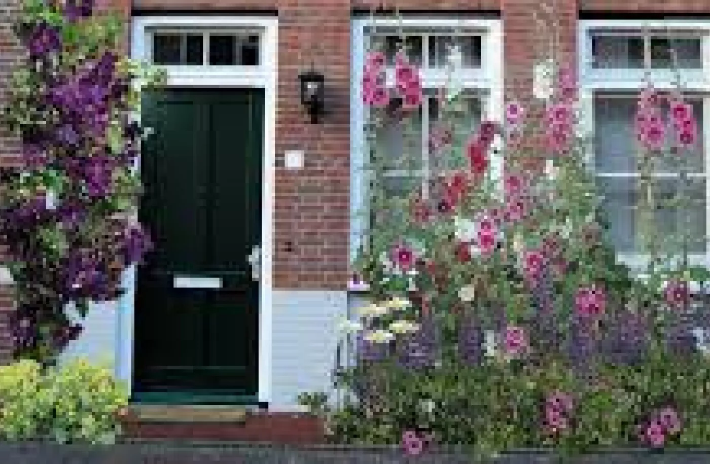 Geveltuin met bloemen