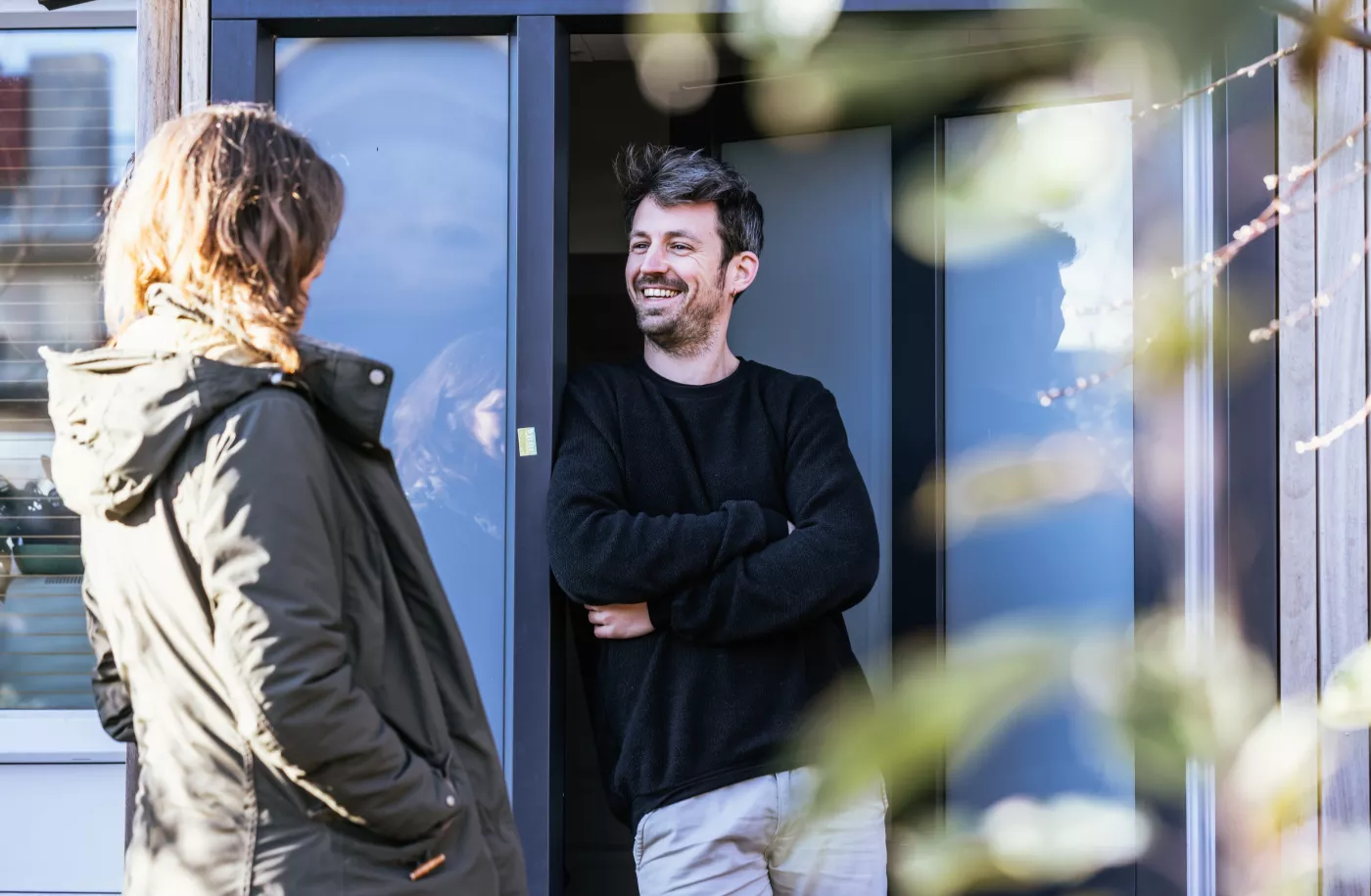 ontmoeting aan voordeur