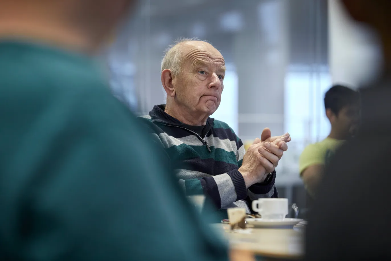 Cursus VvE's met Energie man close-up aan tafel